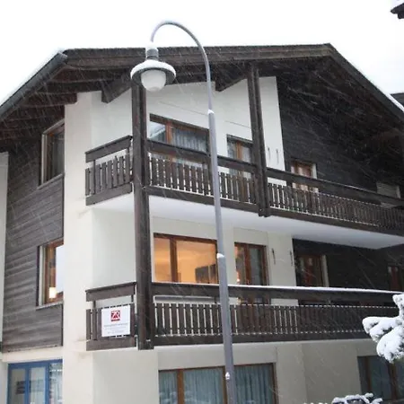 Sleeps 8 Wifi Apartment
